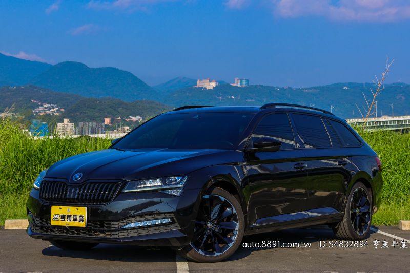 Skoda Superb Combi 2.0T 車輛照片